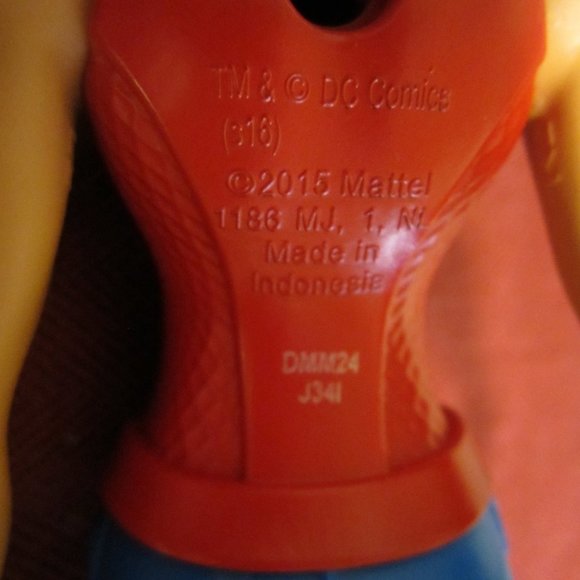 DC 2015 Posable Wonder Woman Doll - Picture 3 of 6